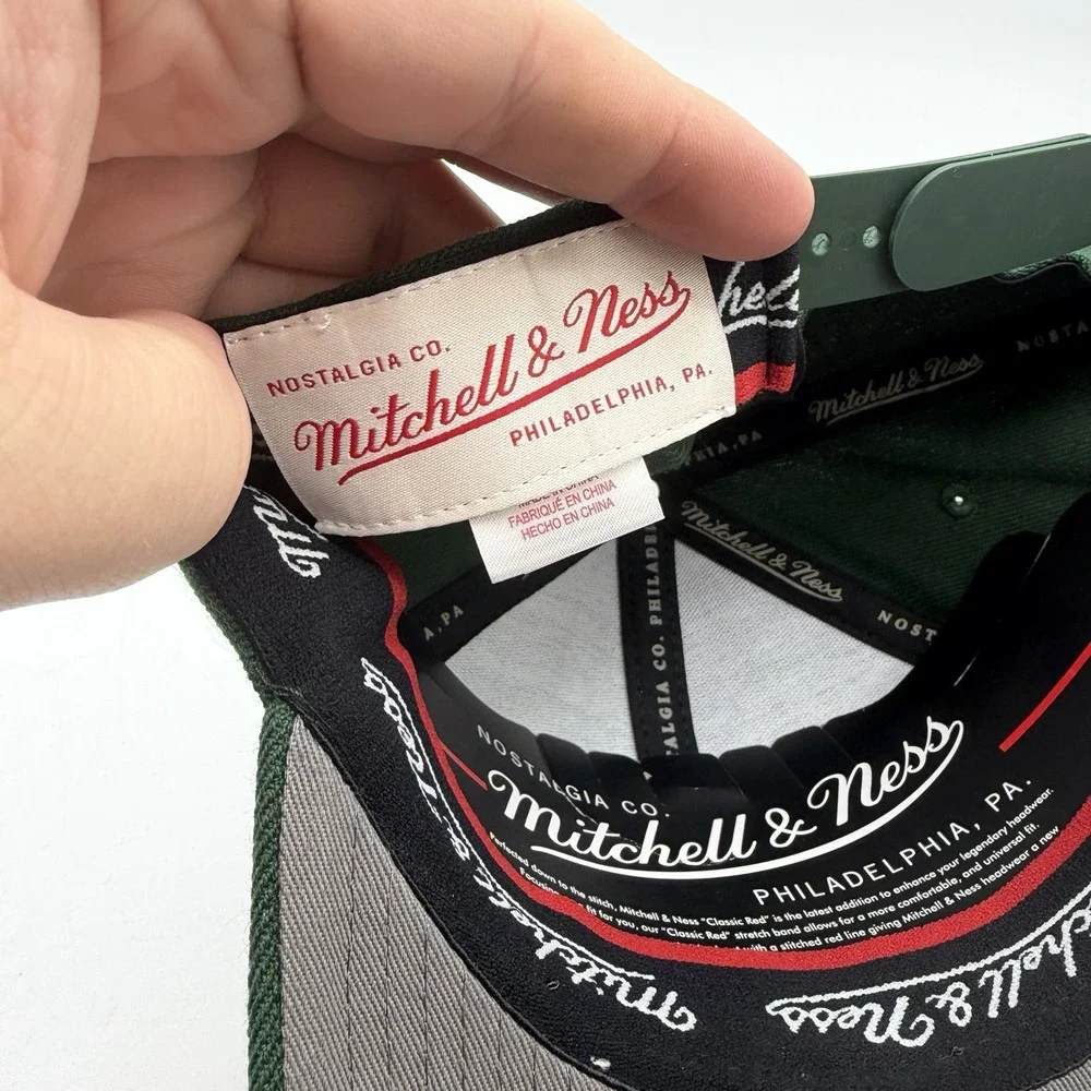 Mitchell & Ness Milwaukee Bucks Hat Cap Snapback Adjustable Classic Red‎ Stretch